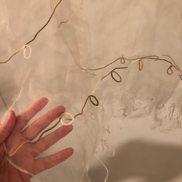 🔥3/$18🔥 100% Silk White Sheer Shawl - Picture 2 of 4